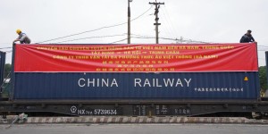 穿越中越国境线丨这趟国际列车如何跑出“加速度”？